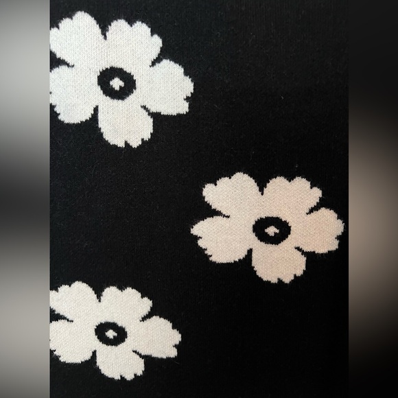 Black Daisy Sweater Mini Dress - PINK LILY - Picture 4 of 5